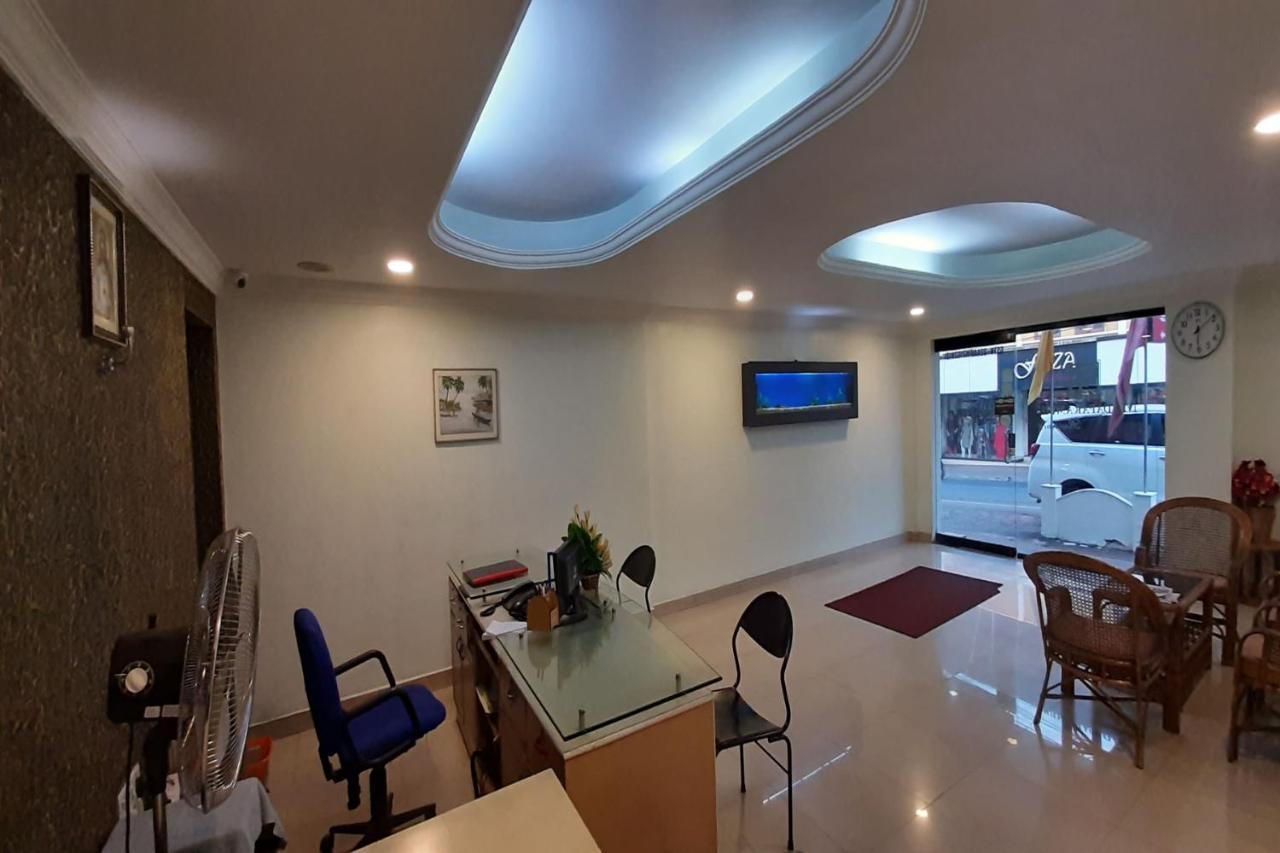 Madaparambil Residency Alwaye Bagian luar foto