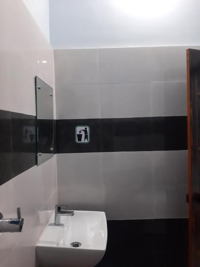 Madaparambil Residency Alwaye Bagian luar foto