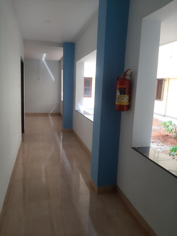 Madaparambil Residency Alwaye Bagian luar foto