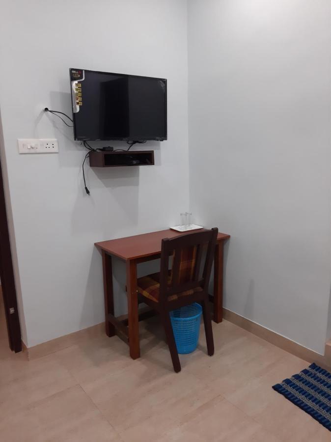 Madaparambil Residency Alwaye Bagian luar foto