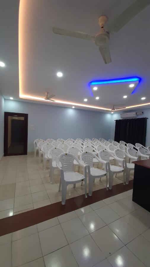 Madaparambil Residency Alwaye Bagian luar foto