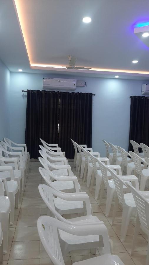 Madaparambil Residency Alwaye Bagian luar foto