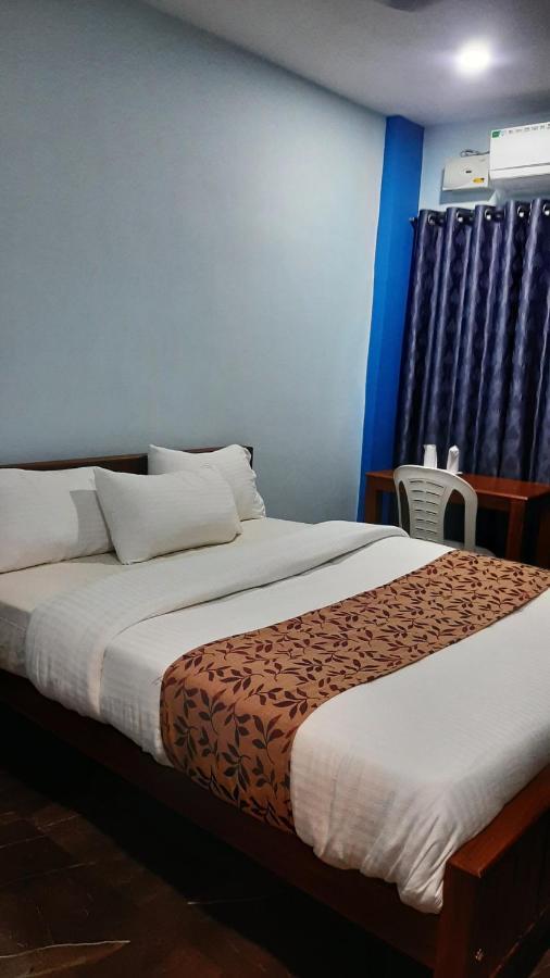 Madaparambil Residency Alwaye Bagian luar foto
