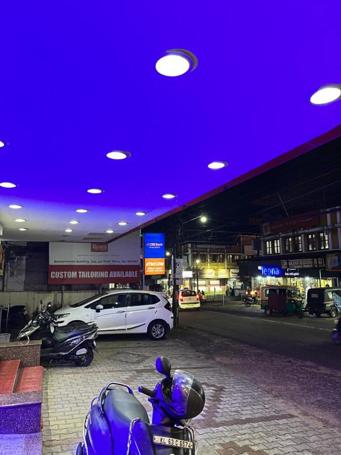Madaparambil Residency Alwaye Bagian luar foto