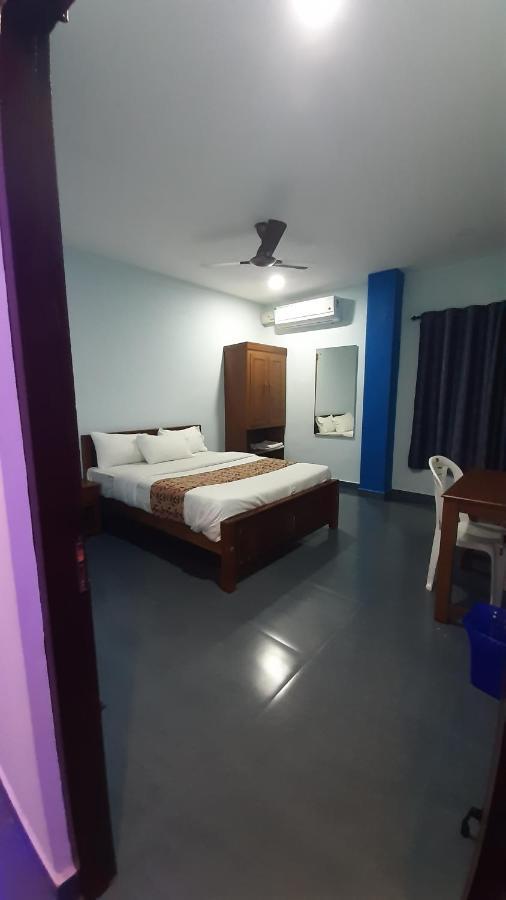 Madaparambil Residency Alwaye Bagian luar foto