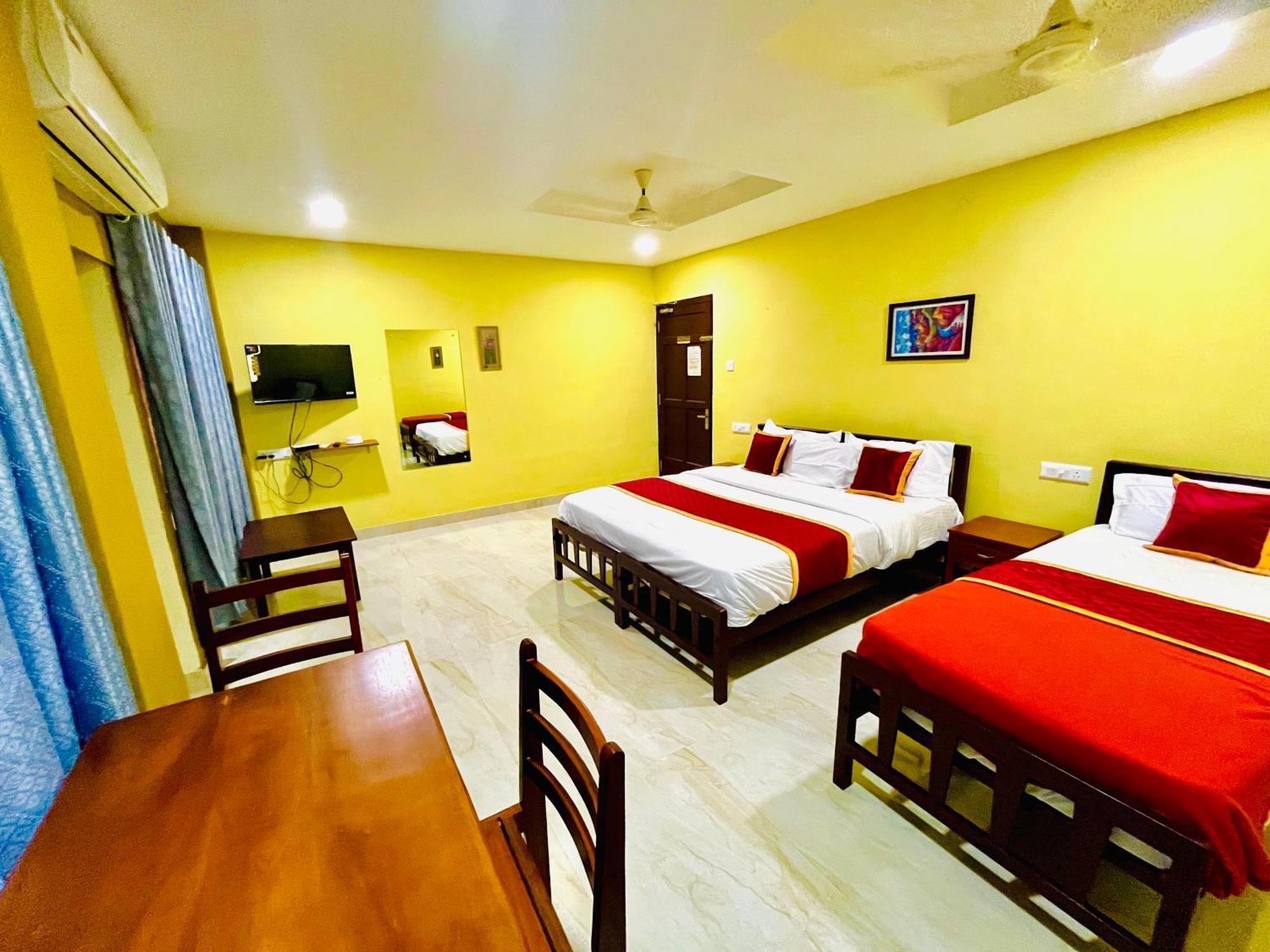 Madaparambil Residency Alwaye Bagian luar foto