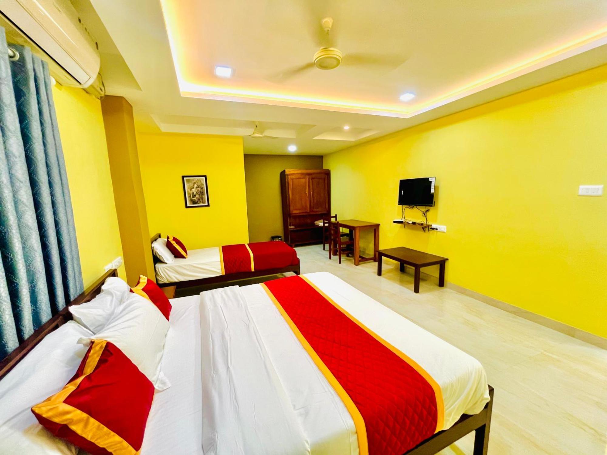 Madaparambil Residency Alwaye Bagian luar foto