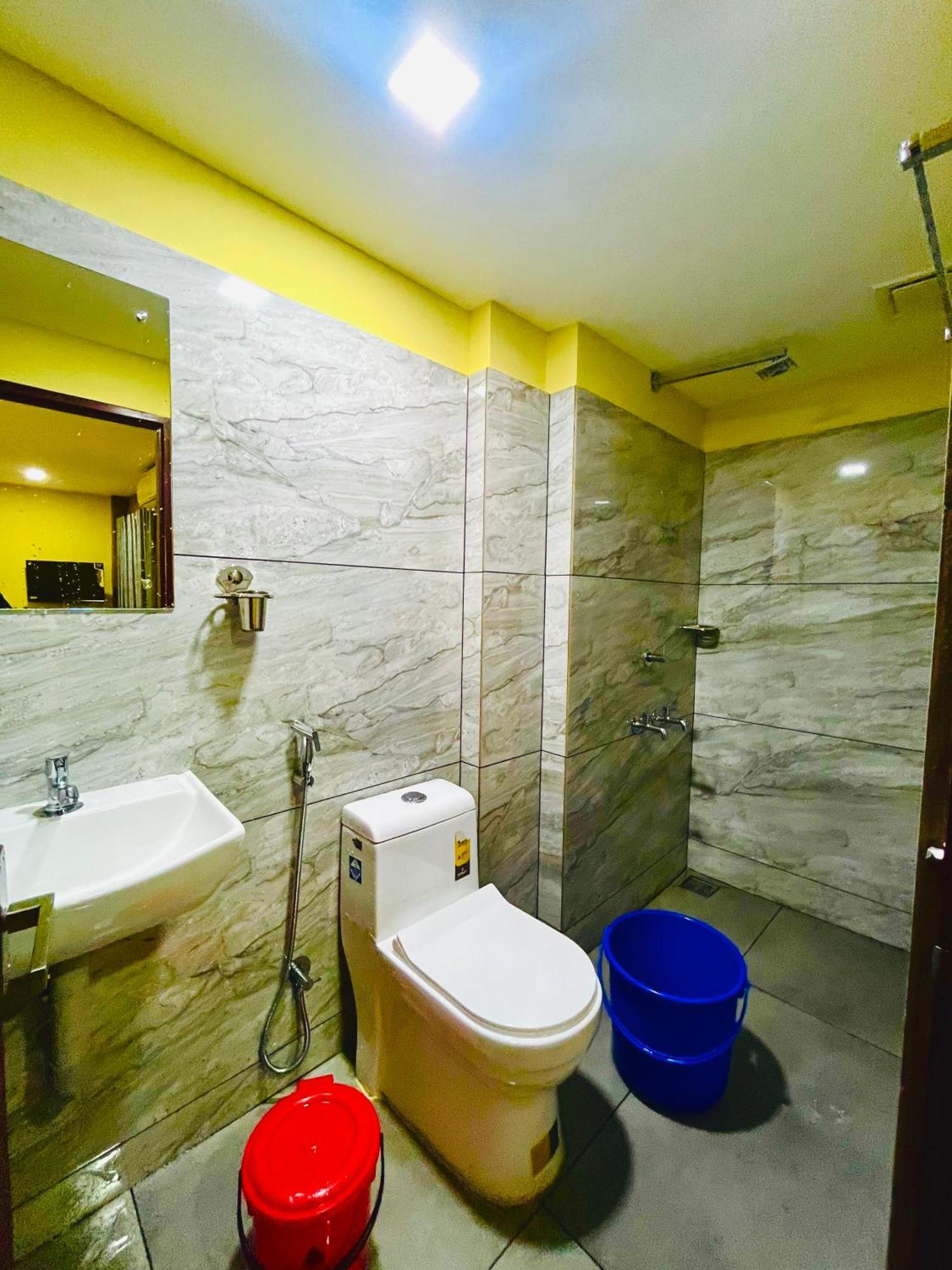 Madaparambil Residency Alwaye Bagian luar foto