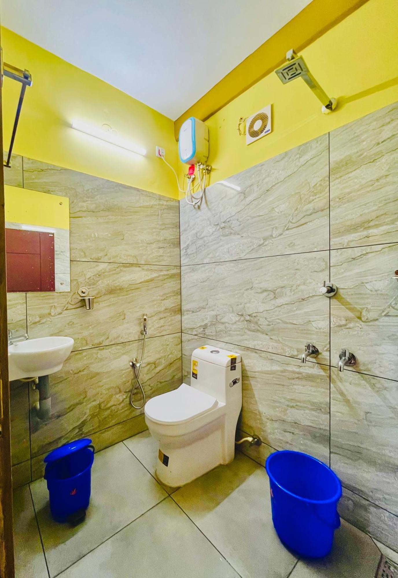 Madaparambil Residency Alwaye Bagian luar foto