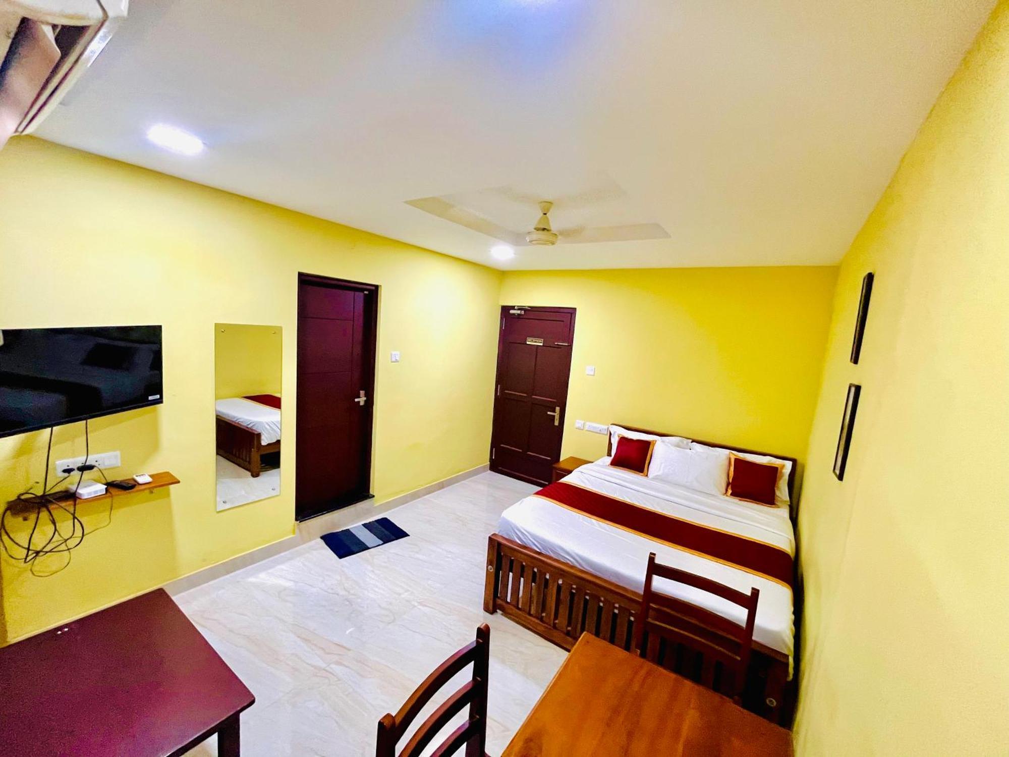 Madaparambil Residency Alwaye Bagian luar foto