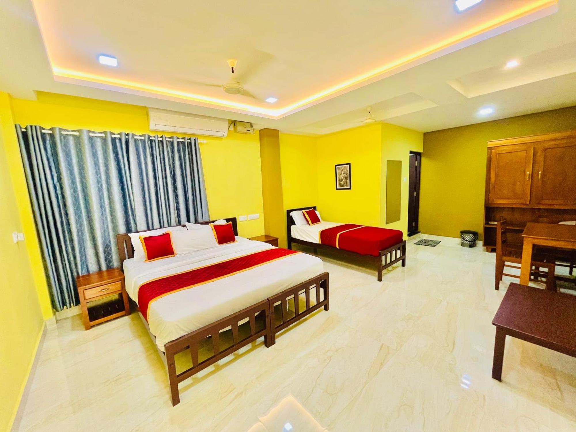 Madaparambil Residency Alwaye Bagian luar foto